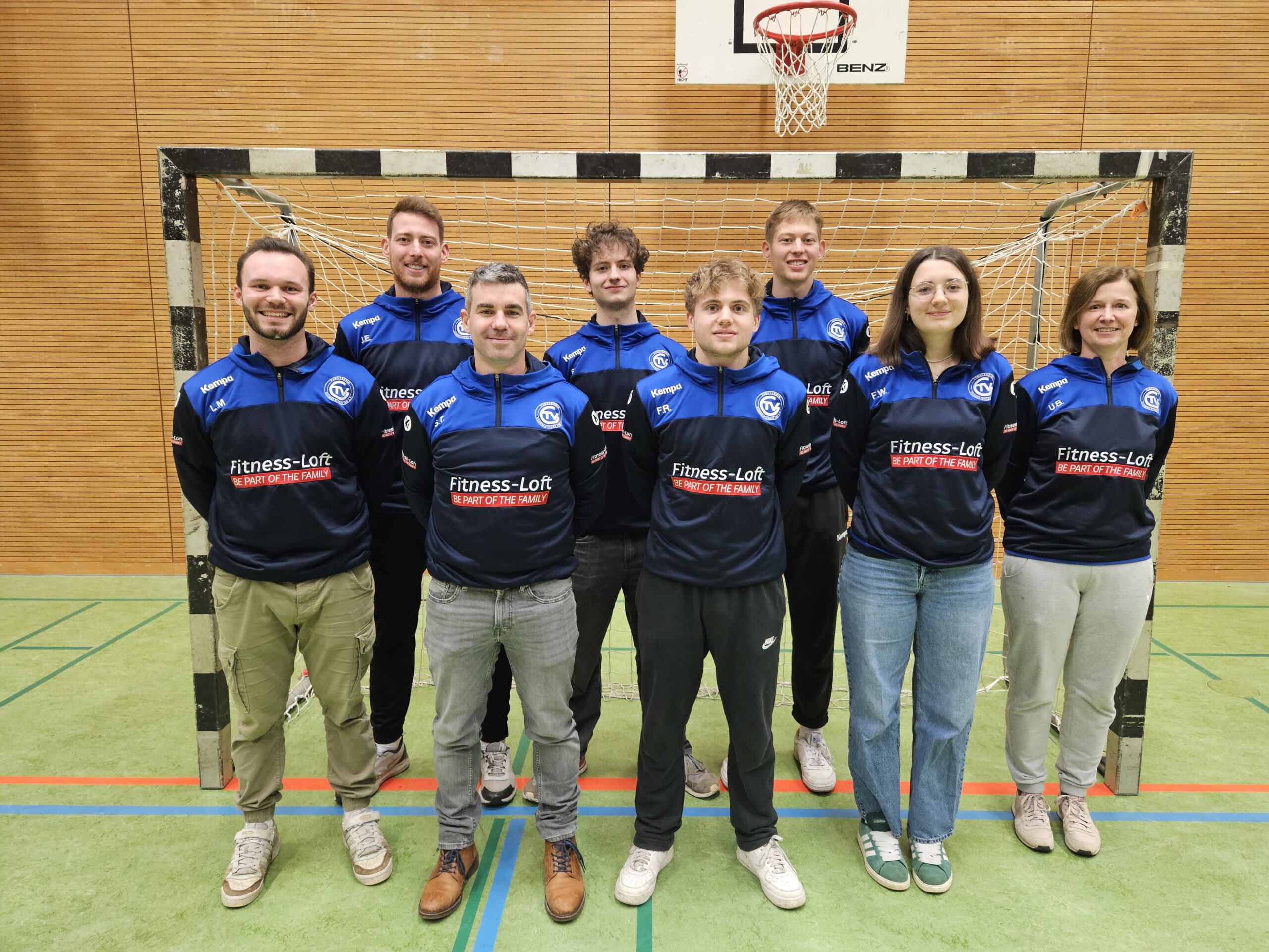 Neue Trainerjacken für die Handballabteilung